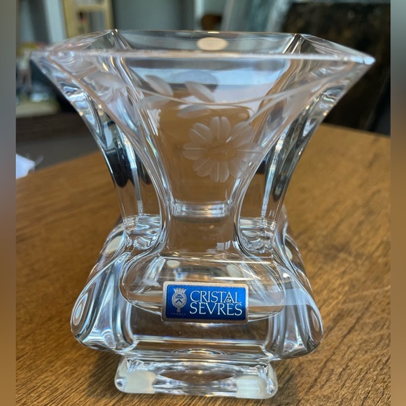 Cristal de Sevres vase. Pristine condition.4 1.2”heavy with etched flower FRANCE - Picture 3 of 4